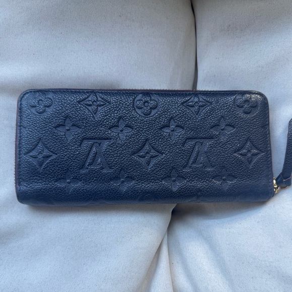 🔵🔵 Louis Vuitton navy Empriente leather long zippy with red trim- gorgeous! 🔵🔵 - Picture 1 of 7